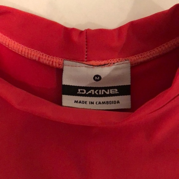 DAKINE ladies rash guard top. EUC! - Picture 2 of 6